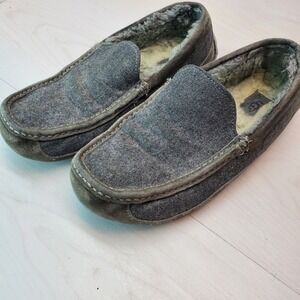 UGG Australia Men's Gray Suede Sheepskin Lined Moccasin‎ Slippers Size 11